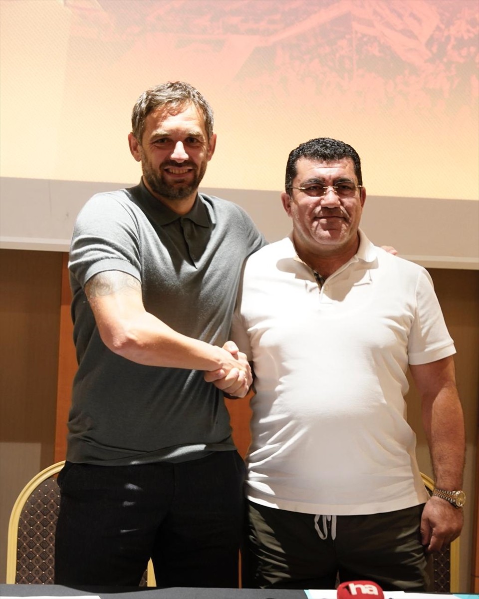 Trendyol Süper Lig ekibi Zecorner Kayserispor, anlaşmaya vardığı teknik direktör Radomir Djalovic...