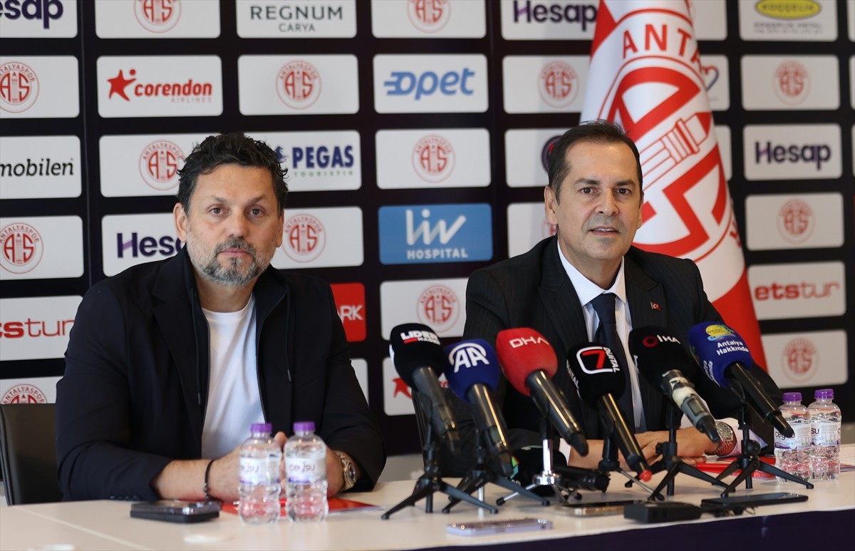Trendyol Süper Lig ekiplerinden Hesap.com Antalyaspor, kulübün Atilla Vehbi Konuk Tesisleri'nde...