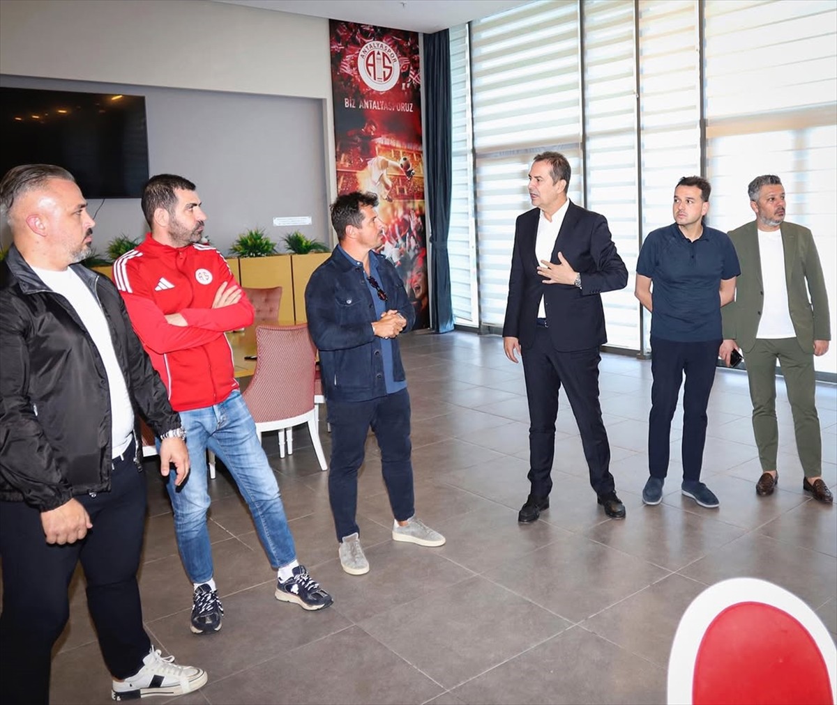Trendyol Süper Lig ekiplerinden Hesap.com Antalyaspor, teknik direktör Emre Belözoğlu ile...