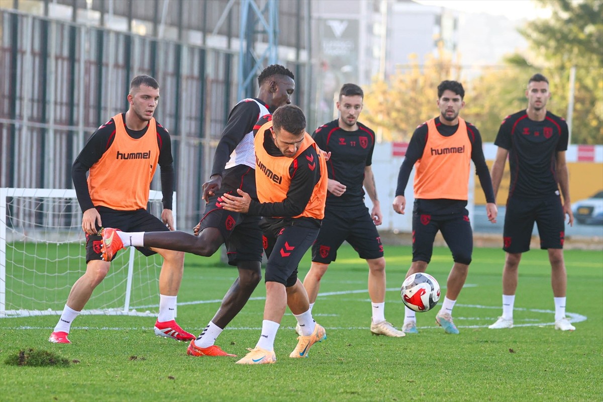 Trendyol Süper Lig ekiplerinden Samsunspor, Çaykur Rizespor maçının hazırlıklarına başladı.Nuri...