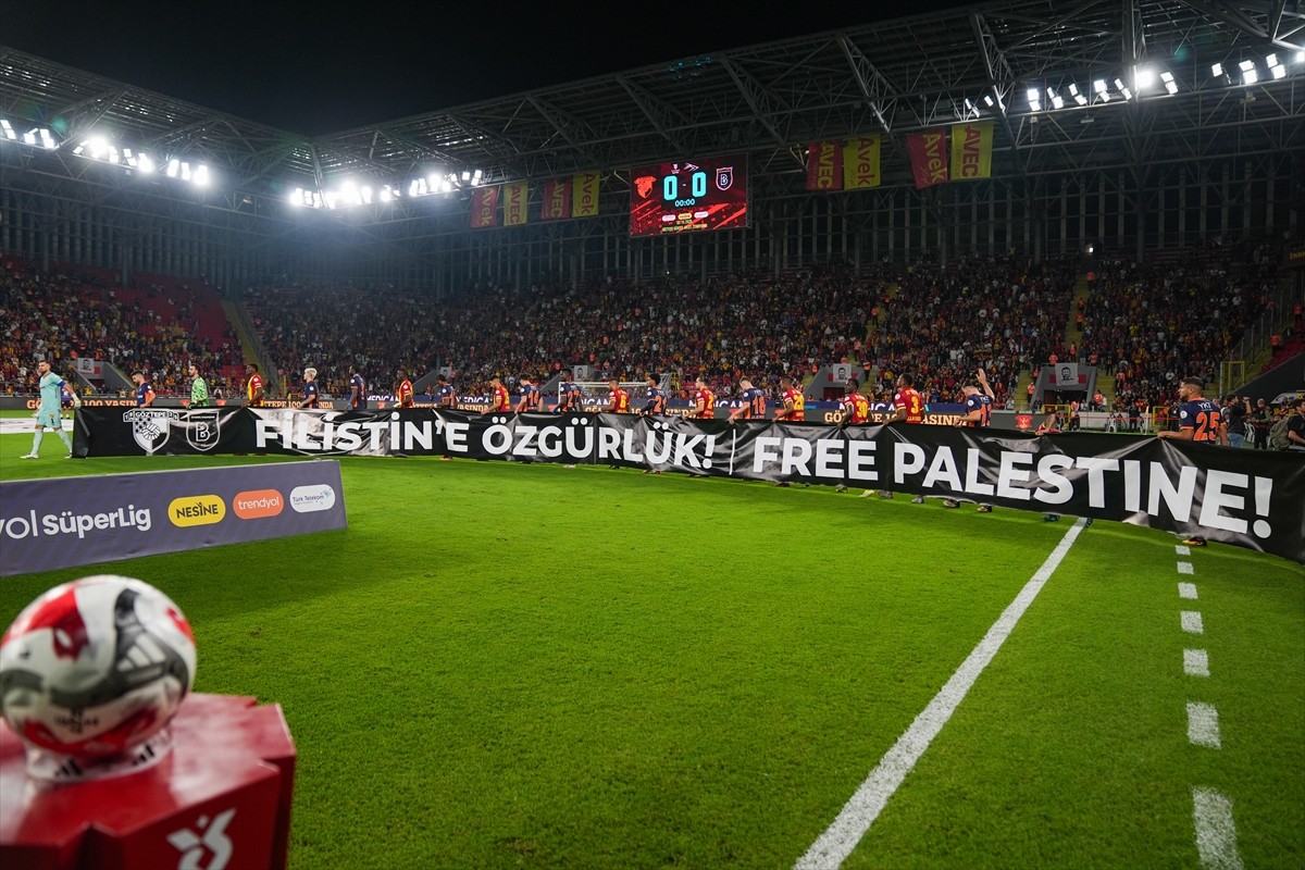 Trendyol Süper Lig’in 8. haftasında Göztepe ile RAMS Başakşehir, Gürsel Aksel Stadyumu'nda...