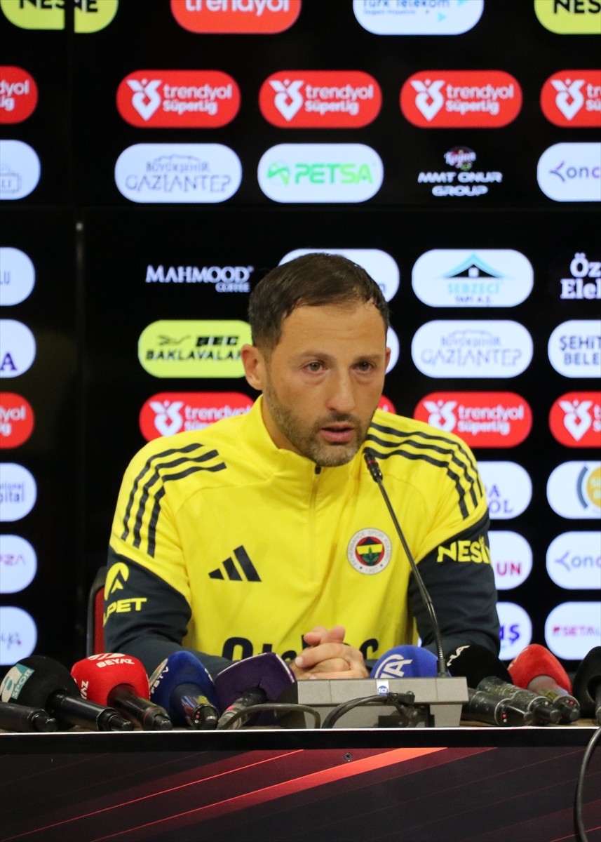 Trendyol Süper Ligin 10. haftasında deplasmanda Gaziantep FK'yi 4-0 yenen Fenerbahçe'nin teknik...