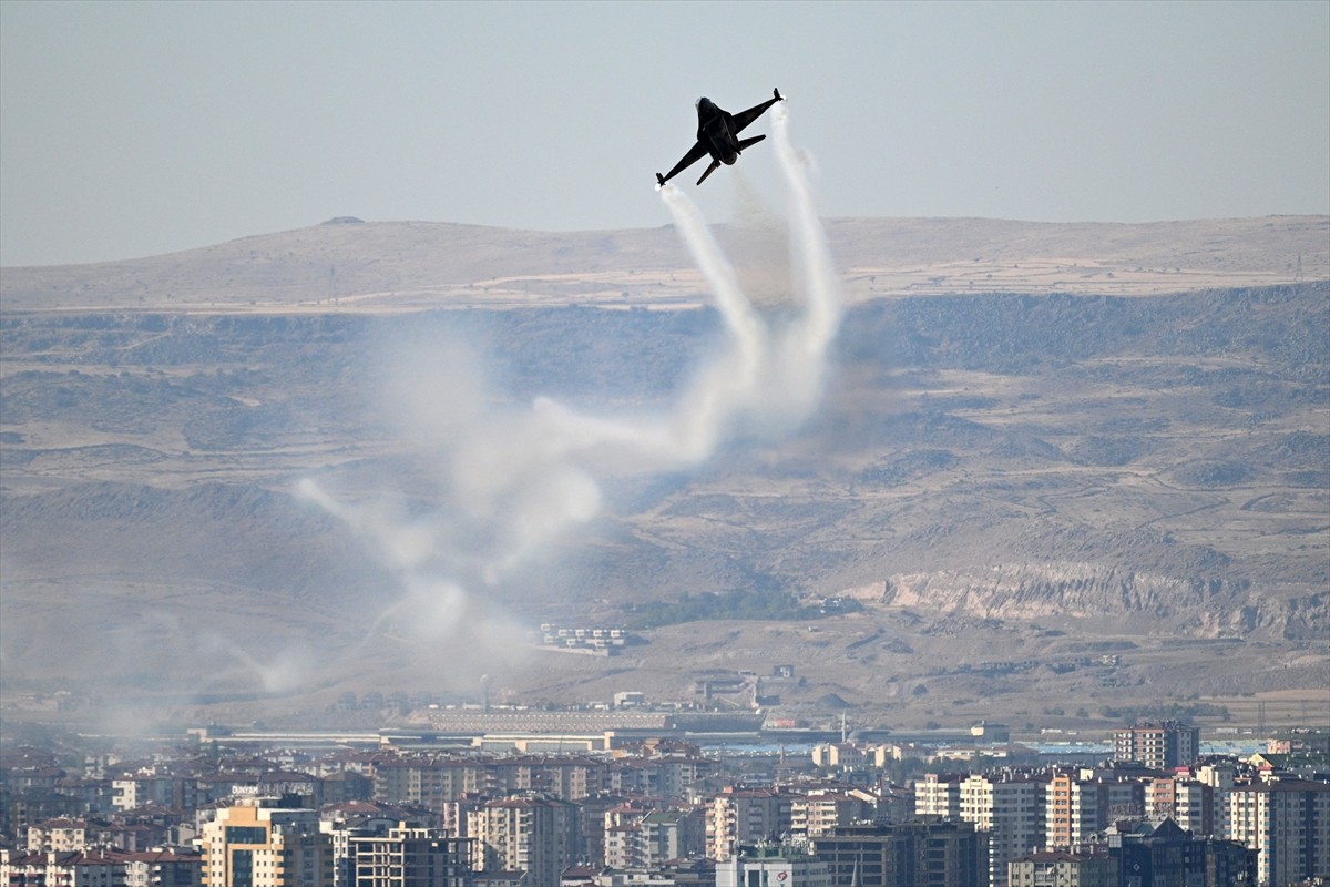 Türk Hava Kuvvetlerinin akrobasi timi SOLOTÜRK, Kayseri Büyükşehir Belediyesi ile Türkiye Bilimsel...