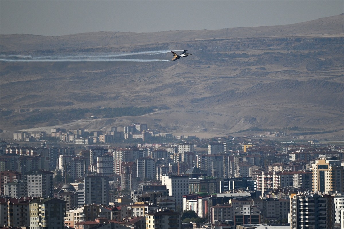 Türk Hava Kuvvetlerinin akrobasi timi SOLOTÜRK, Kayseri Büyükşehir Belediyesi ile Türkiye Bilimsel...