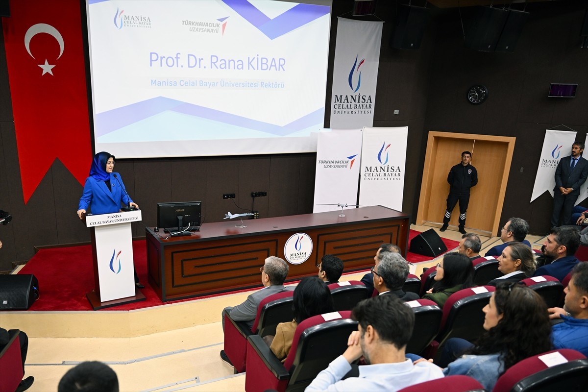 Türk Havacılık ve Uzay Sanayii AŞ (TUSAŞ) Genel Müdürü Dr. Mehmet Demiroğlu (sağ 3), Manisa Celal...