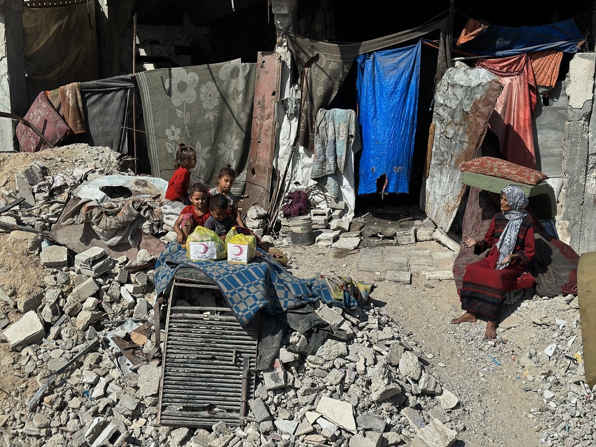 Türk Kızılay, Gazze kentinin yıkıntılarla dolu mahallelerinde yaşam mücadelesi veren sivillere...