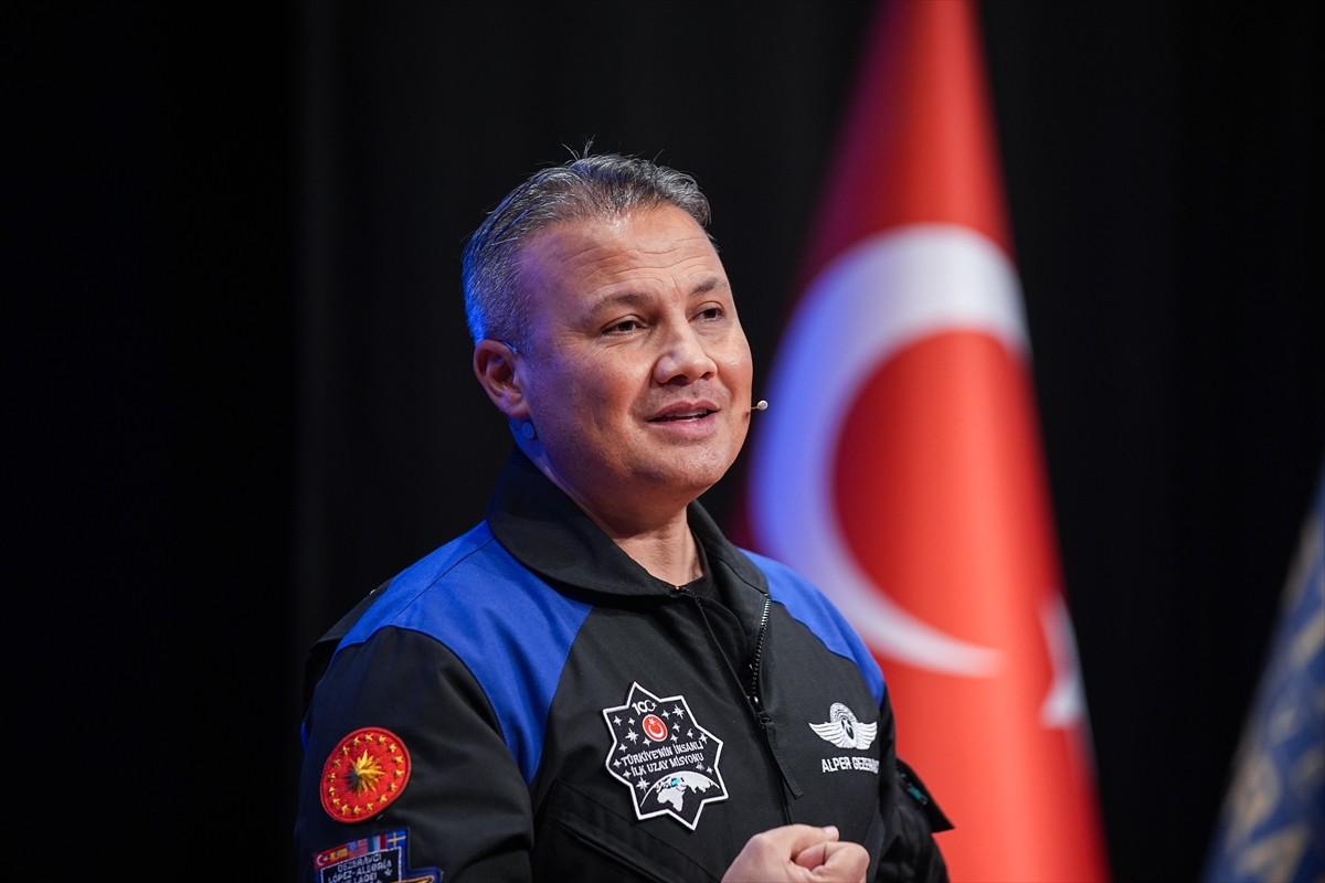 Türkiye'nin ilk astronotu Alper Gezeravcı, İstanbul Üniversitesi-Cerrahpaşa Mühendislik Fakültesi...