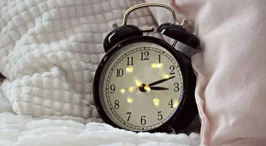 Türkiye 2025: Saatler Geri Alınacak mı? Kış Saati Tartışmasına Son