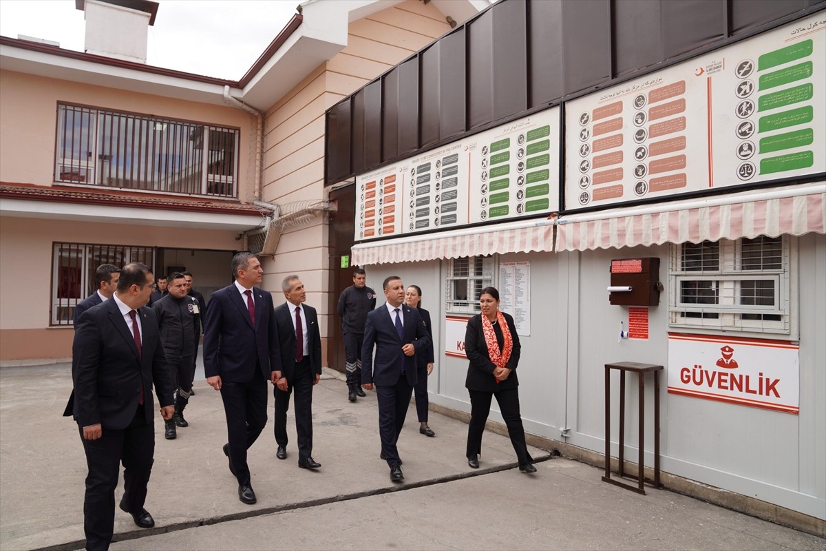 Türkiye Barolar Birliği (TBB) Başkanı Erinç Sağkan ve Göç İdaresi Başkanı Hüseyin Kök...