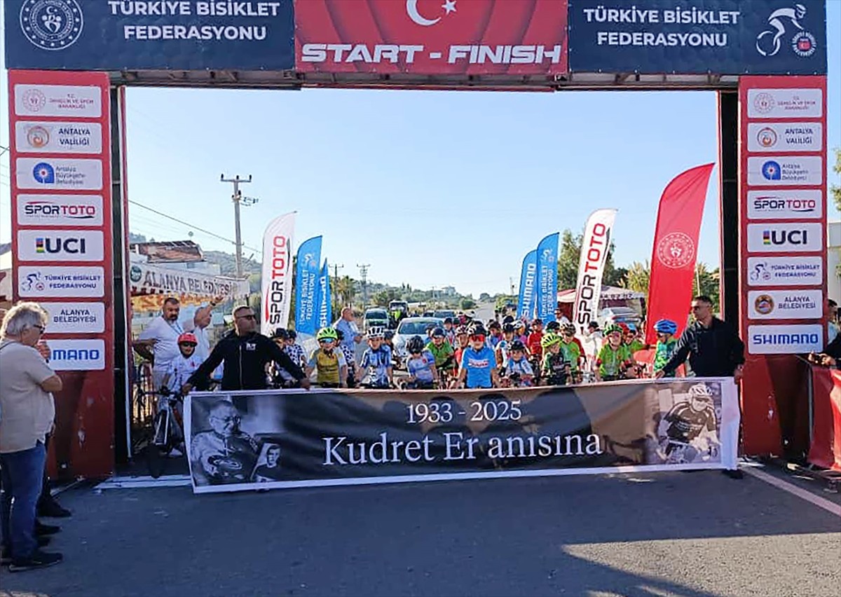 Türkiye Bisiklet Federasyonu tarafından Antalya'nın Alanya ilçesinde düzenlenen Türkiye Kupası 7....