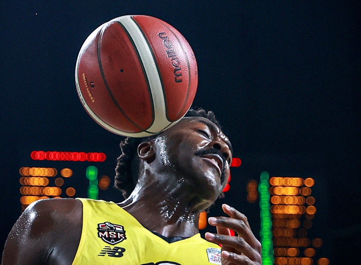 Türkiye Sigorta Basketbol Süper Ligi'nin 4. haftasında Mersin Spor ile TOFAŞ, Mersin'deki Servet...