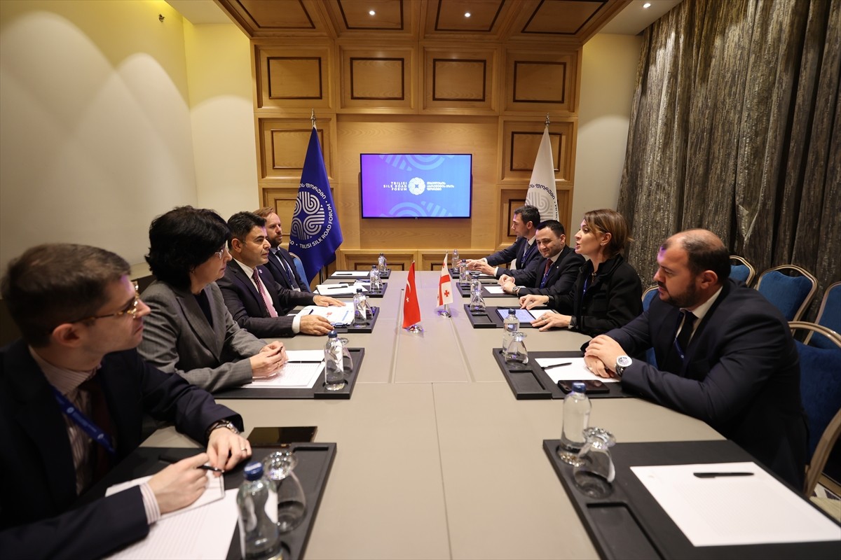 Ulaştırma ve Altyapı Bakan Yardımcısı Osman Boyraz, Gürcistan'da düzenlenen Tiflis İpekyolu Forumu...