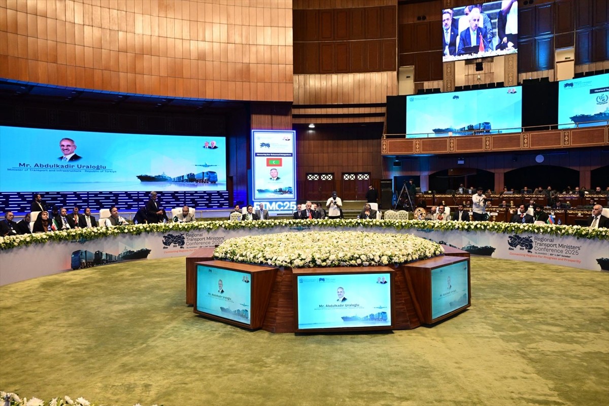 Ulaştırma ve Altyapı Bakanı Abdulkadir Uraloğlu, Pakistan'ın başkenti İslamabad'da düzenlenen...