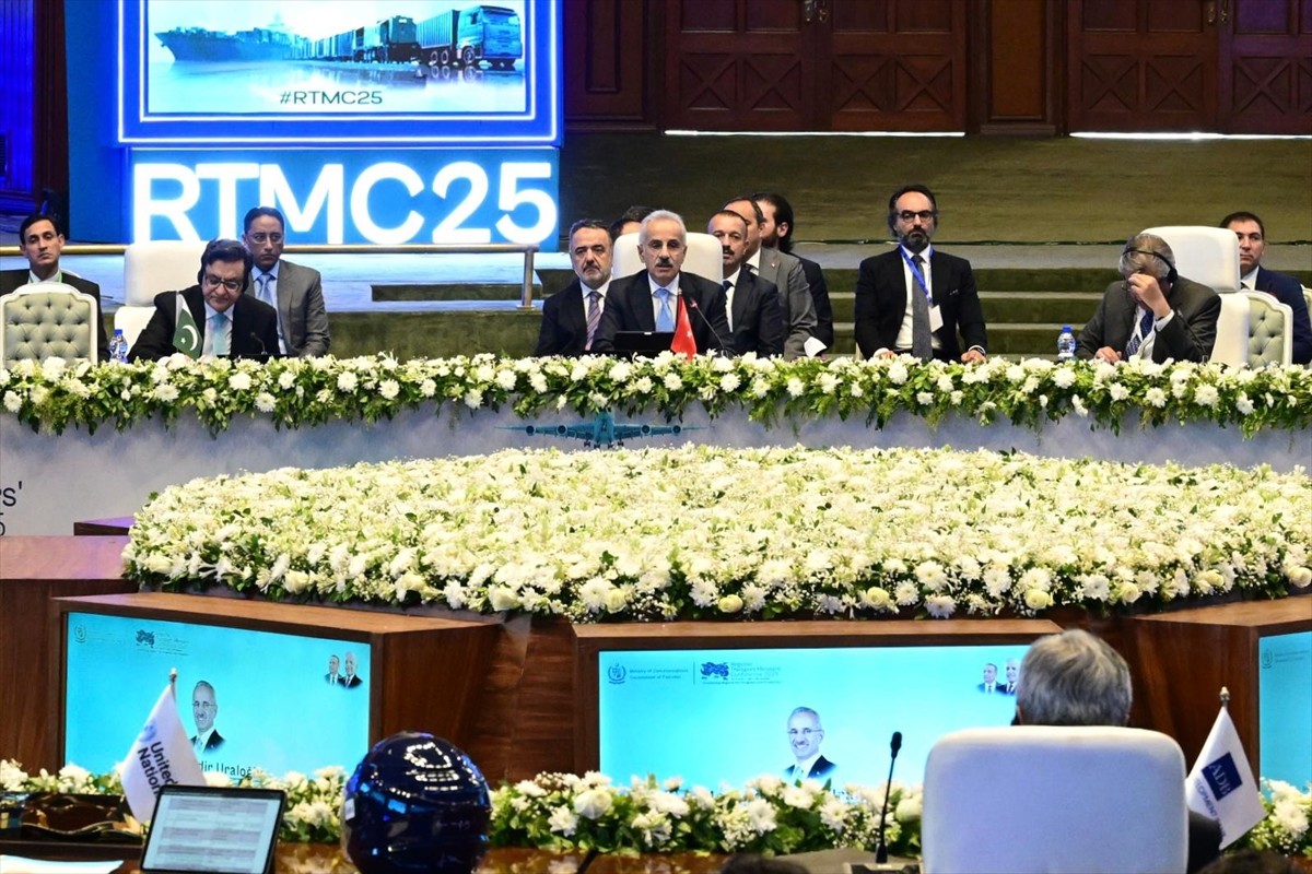 Ulaştırma ve Altyapı Bakanı Abdulkadir Uraloğlu, Pakistan'ın başkenti İslamabad'da düzenlenen...