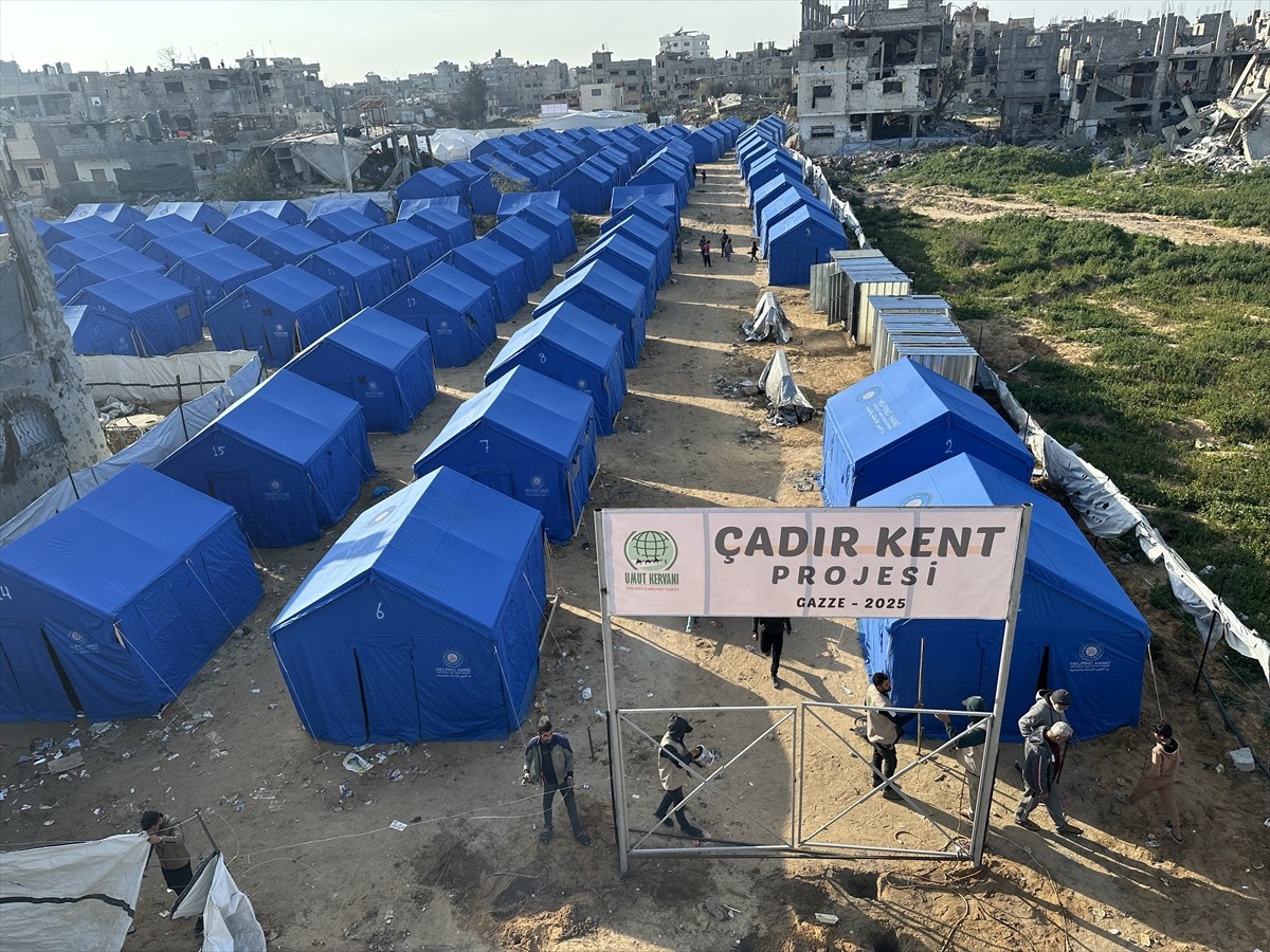 Umut Kervanı Vakfı Başkanı Cengiz Kurtaran, 7 Ekim 2023'ten bu yana Gazze'ye 192 milyon 43 bin 497...