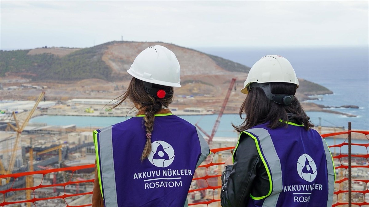 Üniversite öğrencileri, Gençlik ve Spor Bakanlığı ile Enerji ve Tabii Kaynaklar Bakanlığı iş...