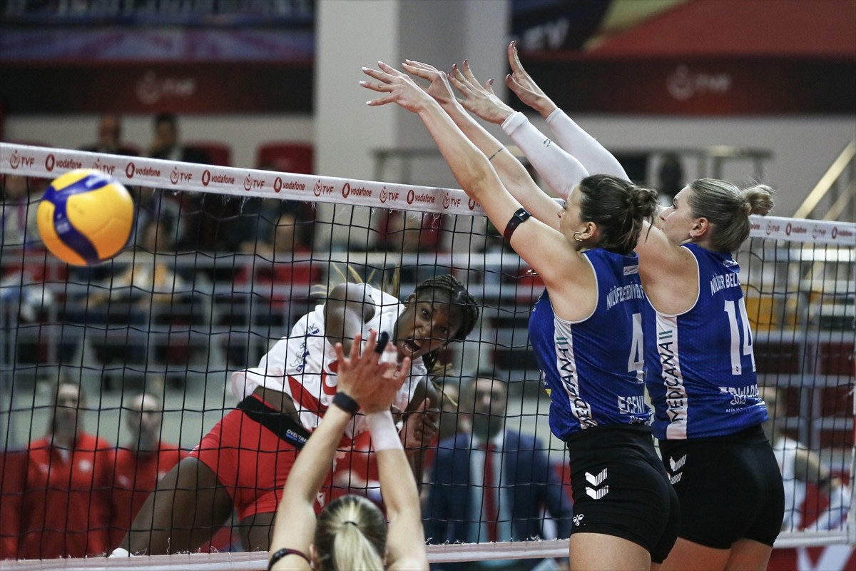 Vodafone Sultanlar Ligi'nin 2. haftasında Nilüfer Belediyespor Eker ile Aras Spor, Cengiz Göllü...