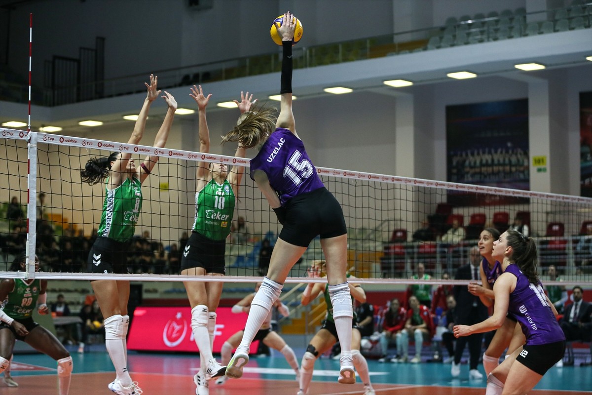 Vodafone Sultanlar Ligi 4. haftasında Nilüfer Belediyespor Eker ile Zeren Spor, Cengiz Göllü...