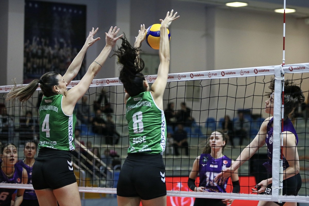 Vodafone Sultanlar Ligi 4. haftasında Nilüfer Belediyespor Eker ile Zeren Spor, Cengiz Göllü...