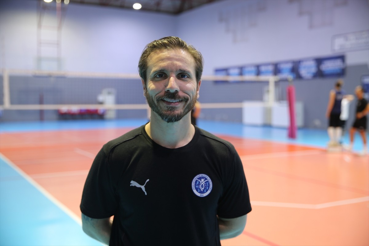 Vodafone Sultanlar Ligi ekiplerinden Aydın Büyükşehir Belediyespor Kadın Voleybol Takımı, 11 yeni...