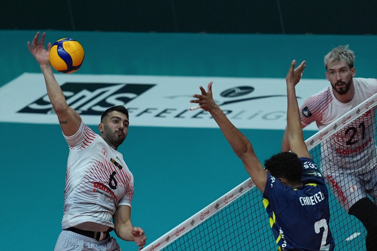 Voleybol SMS Grup Efeler Ligi'nin ilk hafta maçında Ziraat Bankkart ile Fenerbahçe Medicana...