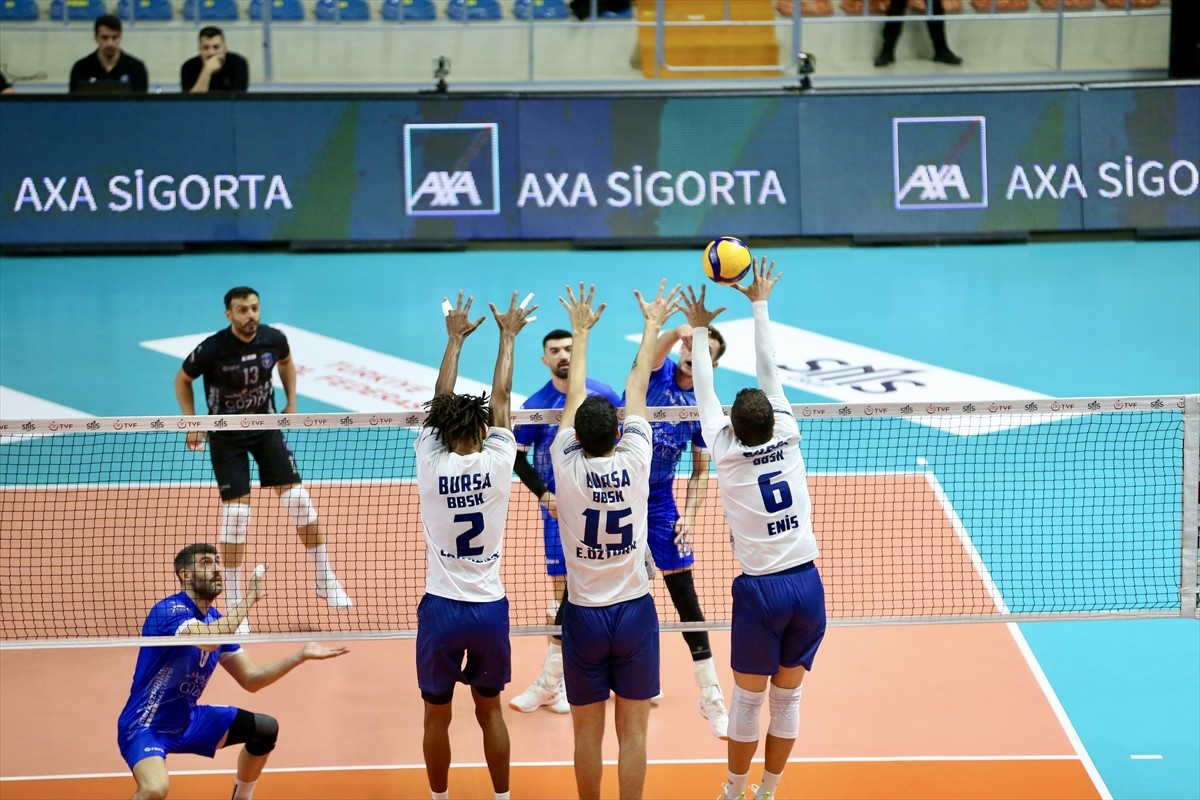 Voleybol SMS Grup Efeler Ligi'nin ilk haftasında Bursa Büyükşehir Belediyespor ile Gebze...