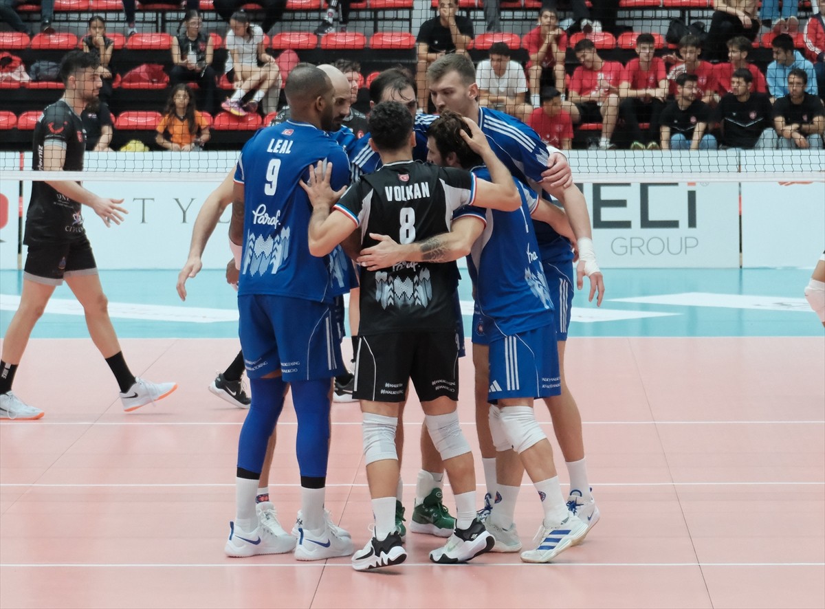 Voleybol SMS Grup Efeler Ligi'nin ilk haftasında On Hotels Alanya Belediyespor ile Halkbank...