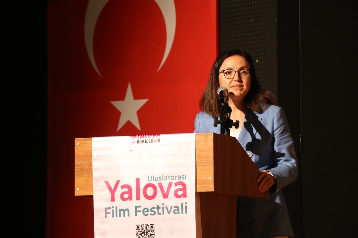 Yalova Valiliği tarafından bu yıl ikincisi düzenlenen "Uluslararası Yalova Film Festivali", ödül...