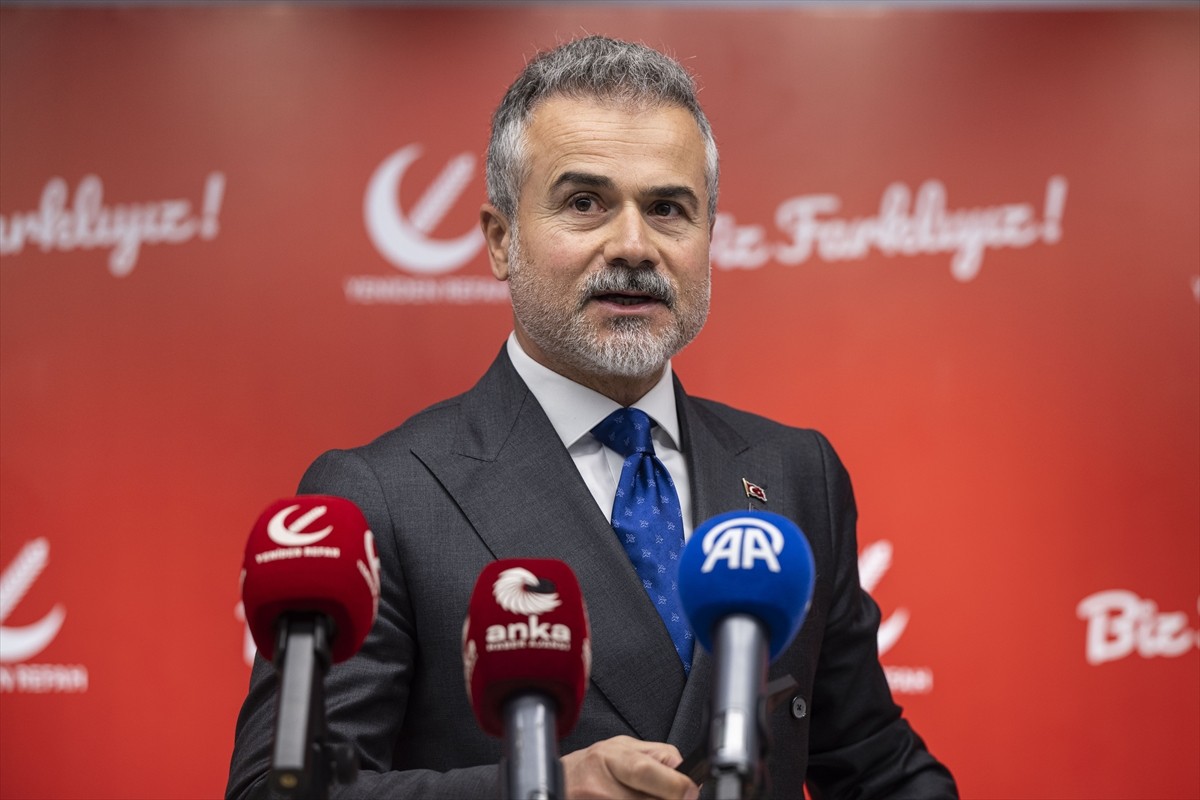 Yeniden Refah Partisi Genel Başkan Yardımcısı Suat Kılıç, parti genel merkezindeki Merkez Yürütme...