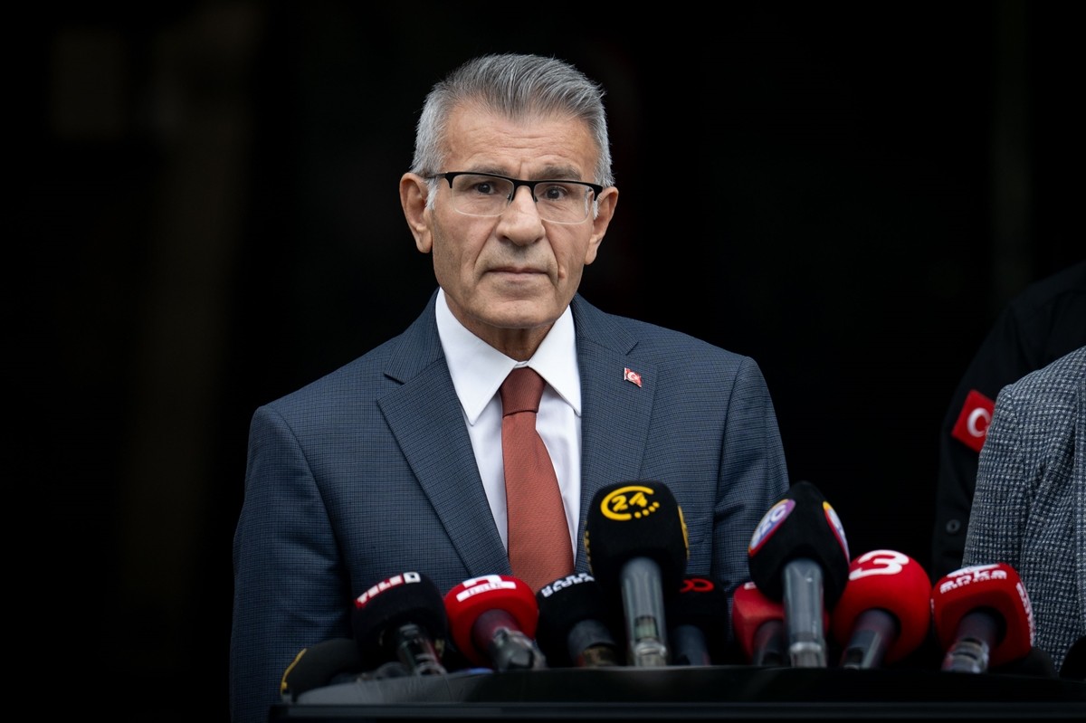 Yüksek Seçim Kurulu (YSK) Başkanvekili Ekrem Özübek (solda), yarın yapılacak CHP 39. Olağan...