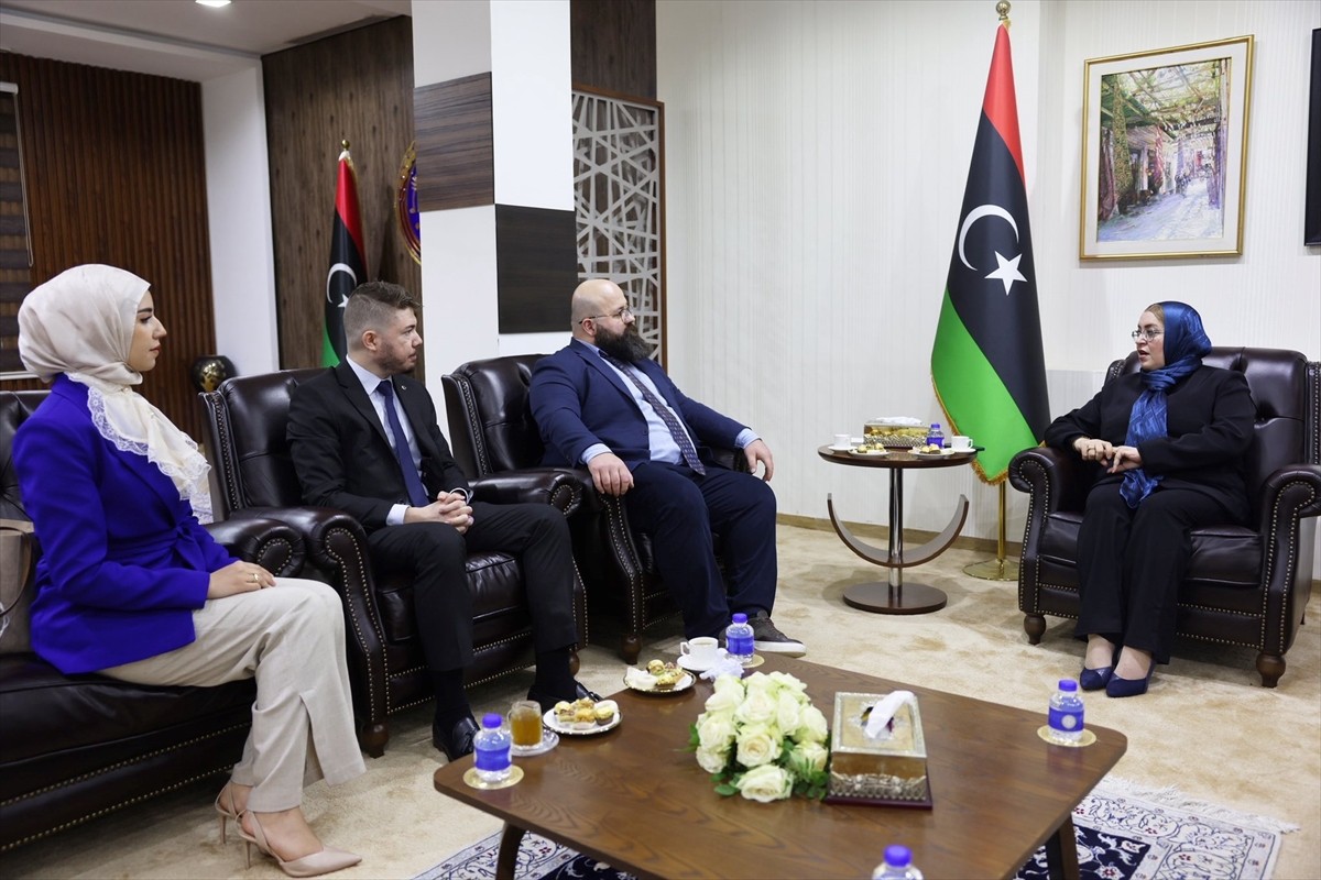 Yunus Emre Enstitüsü (YEE) Libya Koordinatörü Dr. Ahmet Yusuf Özdemir (sol 2), Libya Kadın...