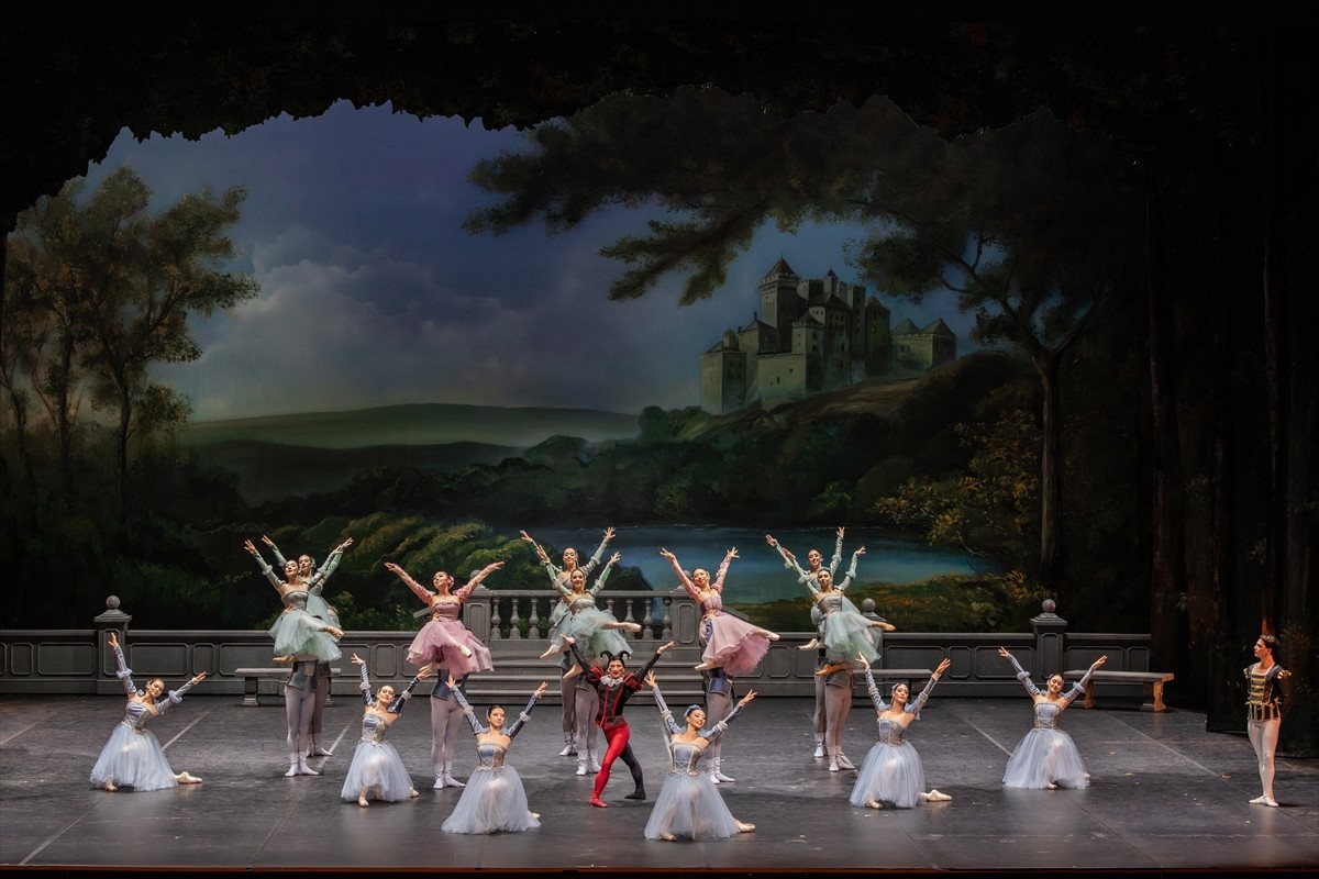 Zarafetin ve aşkın simgesi "Kuğu Gölü" balesi, İstanbul Devlet Opera ve Balesi (İDOB) yorumuyla...