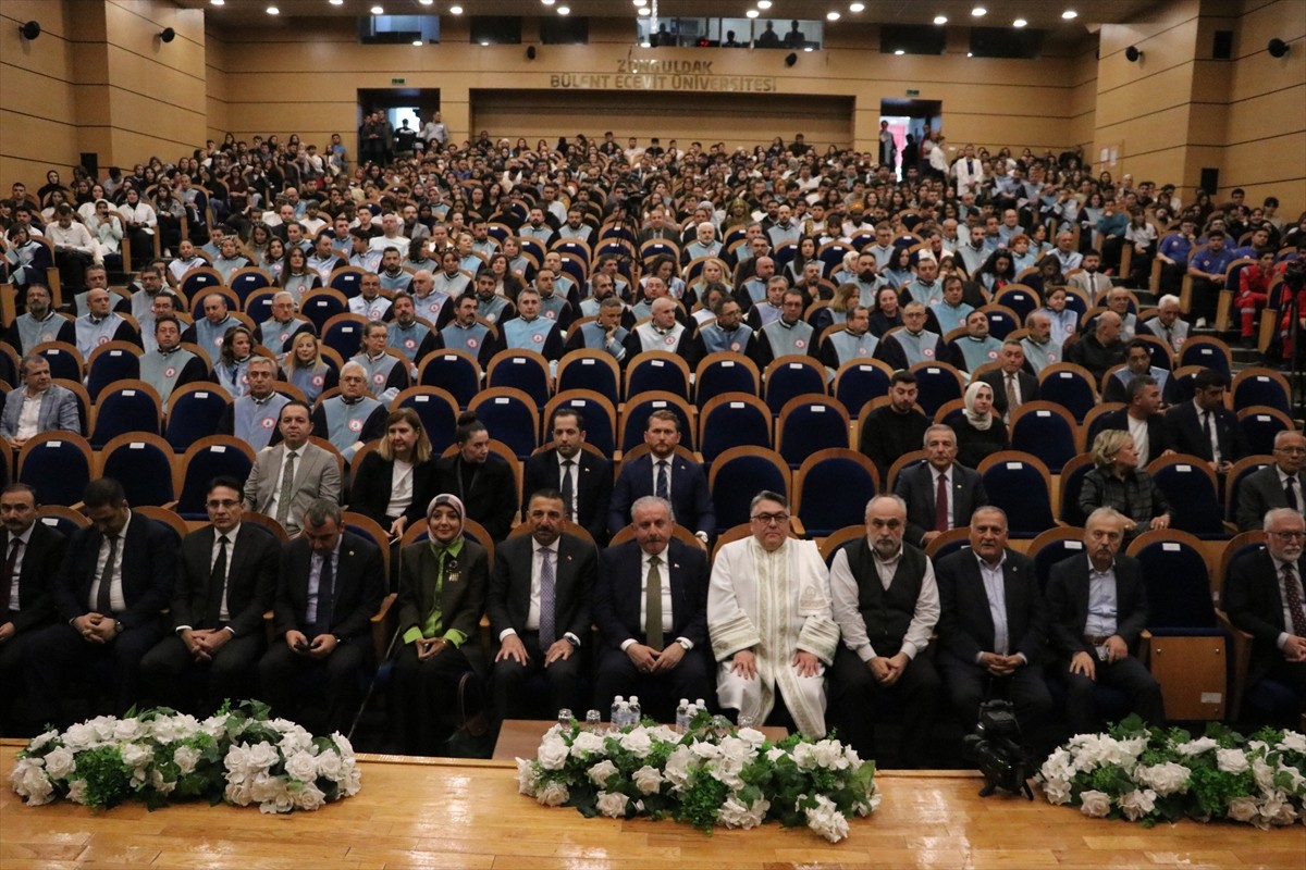 Zonguldak Bülent Ecevit Üniversitesinin (BEUN) 2025-2026 Akademik Yılı açılış töreni...