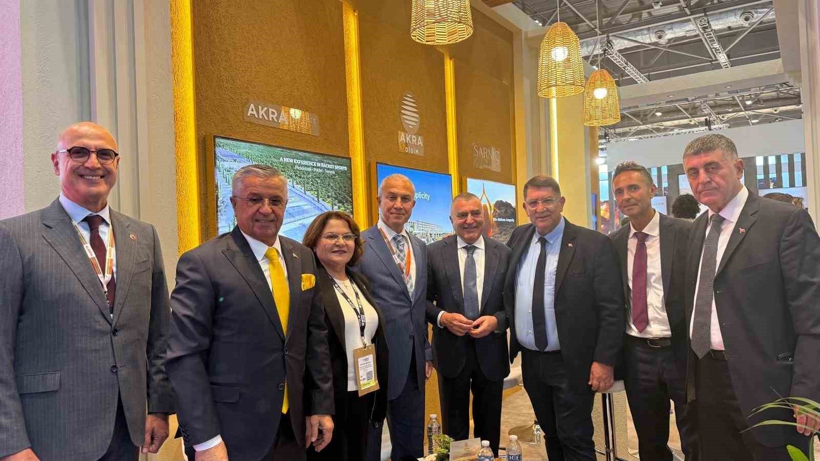 180 ÜLKENİN KATILIM SAĞLADIĞI FUARIN 46 BİN ZİYARETÇİ AĞIRLAMASI BEKLENEN FUAR ALANINDA TUR...