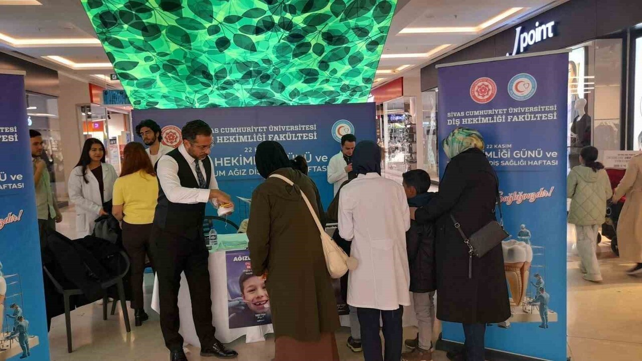 22 KASIM AĞIZ VE DİŞ SAĞLIĞI HAFTASI DOLAYISIYLA CUMHURİYET ÜNİVERSİTESİ DİŞ HEKİMLİĞİ FAKÜLTESİ...