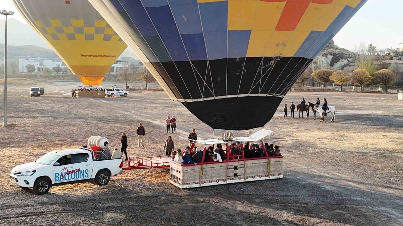 24 KASIM ÖĞRETMENLER GÜNÜ NEDENİYLE KAPADOKYA’DA,  ÖĞRETMENLER İÇİN ÖZEL SICAK HAVA BALON UÇUŞU...