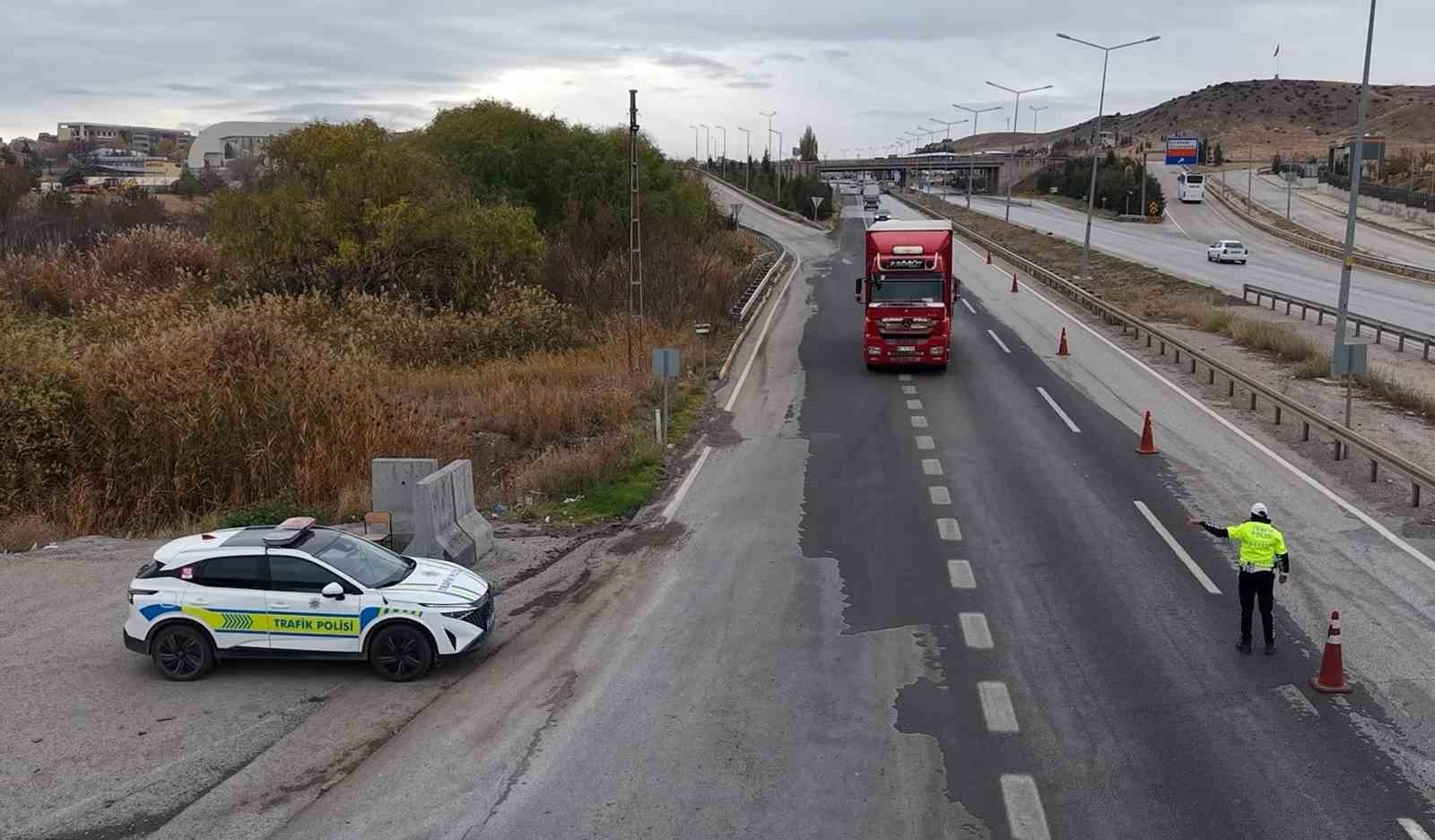 43 İLİN GEÇİŞ GÜZERGAHI OLAN "KİLİT KAVŞAK" KIRIKKALE’DE, ŞEHİRLER ARASI YÜK VE YOLCU TAŞIYAN...