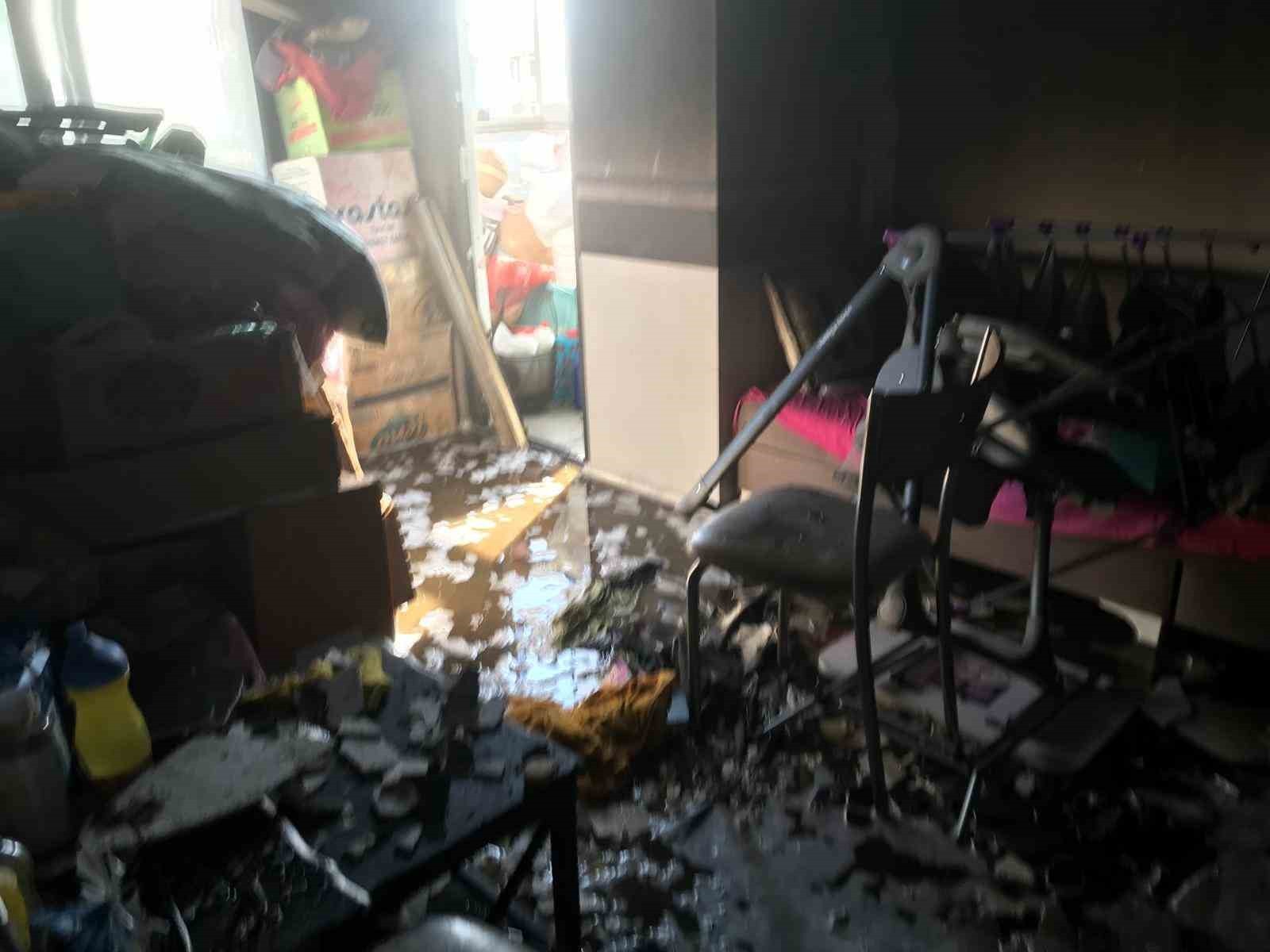 600 EVLER MAHALLESİ’NDE APARTMAN DAİRESİNDE YANGIN PANİĞİ