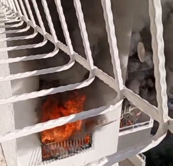 ADANA'DA BİR APARTMANIN 6'NCI KATINDA ÇIKAN YANGIN CEP TELEFONU KAMERASIYLA SANİYE SANİYE...