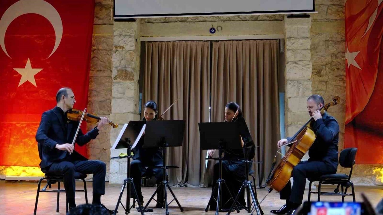 ADANA'DA BU SENE 4.SÜ DÜZENLENEN ‘ADANA ODA MÜZİĞİ FESTİVALİ' SONA ERDİ. FESTİVALDE, MÜZİKSEVERLER...
