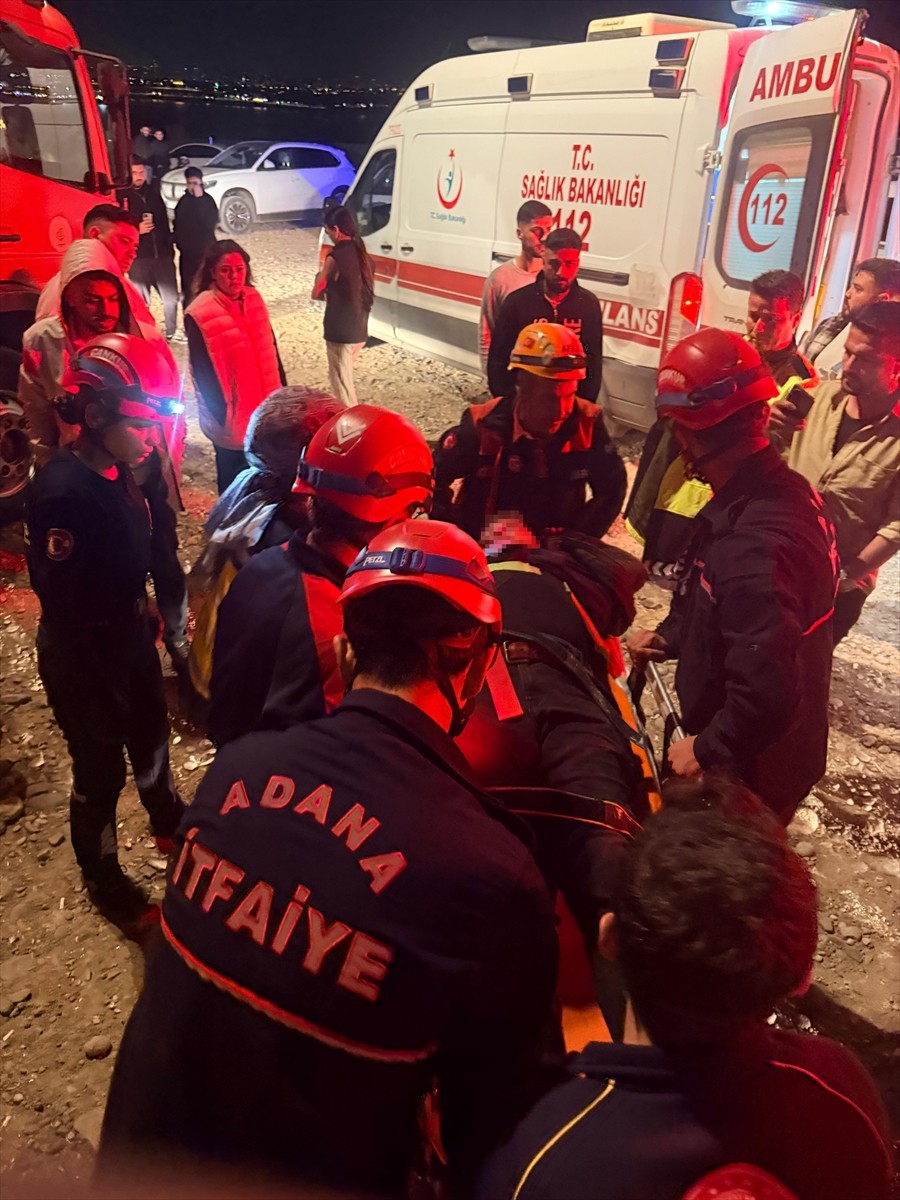 Adana'nın merkez Sarıçam ilçesinde uçuruma yuvarlanan otomobilin sürücüsü yaralandı. Sürücü...