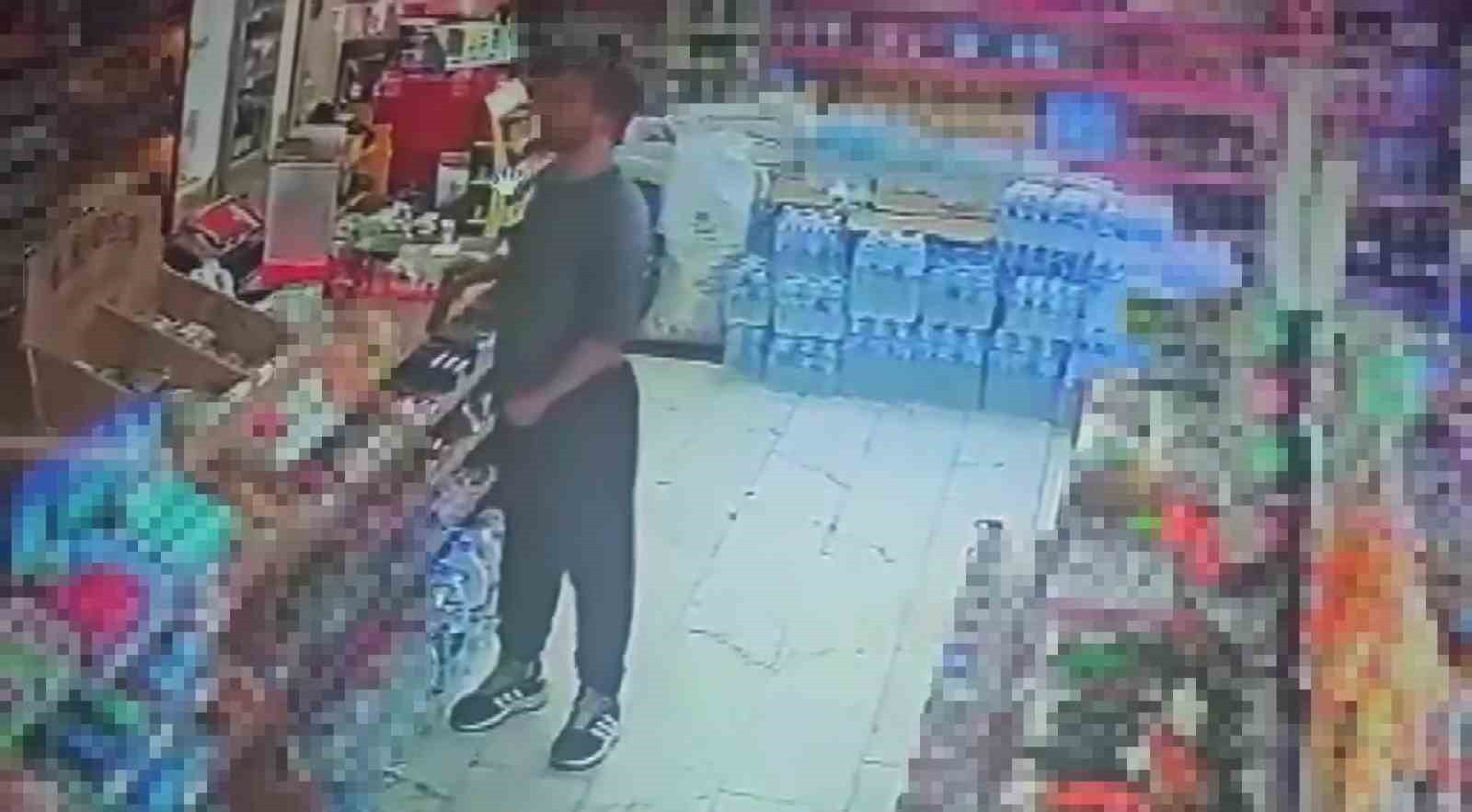 ADANA’DA BİR MARKETİN KASASINDAN CEP TELEFONU HIRSIZLIĞI GÜVENLİK KAMERASINA SANİYE SANİYE...