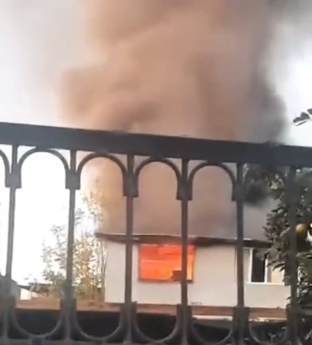 ADANA’DA, TEKSTİL ATÖLYESİNDE ÇIKAN YANGIN KISA SÜREDE SÖNDÜRÜLDÜ.