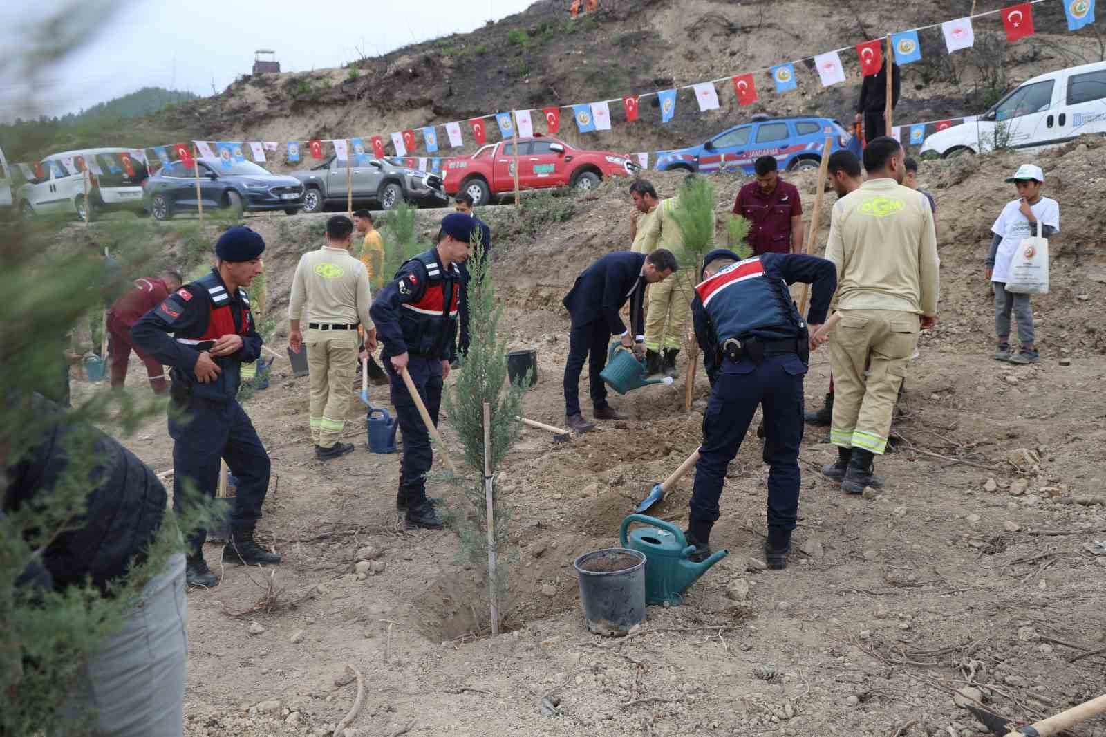 ADANA’NIN KOZAN İLÇESİNE BAĞLI BOZTAHTA MAHALLESİ’NDE 30 HAZİRAN’DA ÇIKAN VE 79 HEKTARLIK ALANIN...