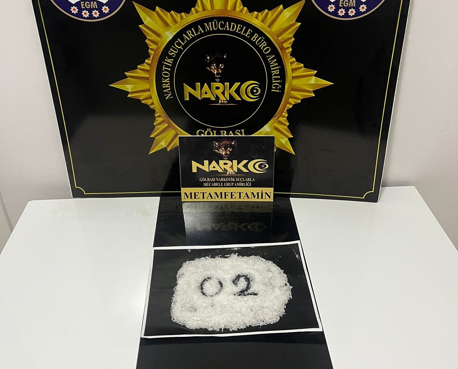 ADIYAMAN'IN GÖLBAŞI İLÇESİNDE İÇERİSİNDE UYUŞTURUCU ELE GEÇİRİLEN OTOMOBİLDEKİ 2 ŞAHISTAN 1’İ...