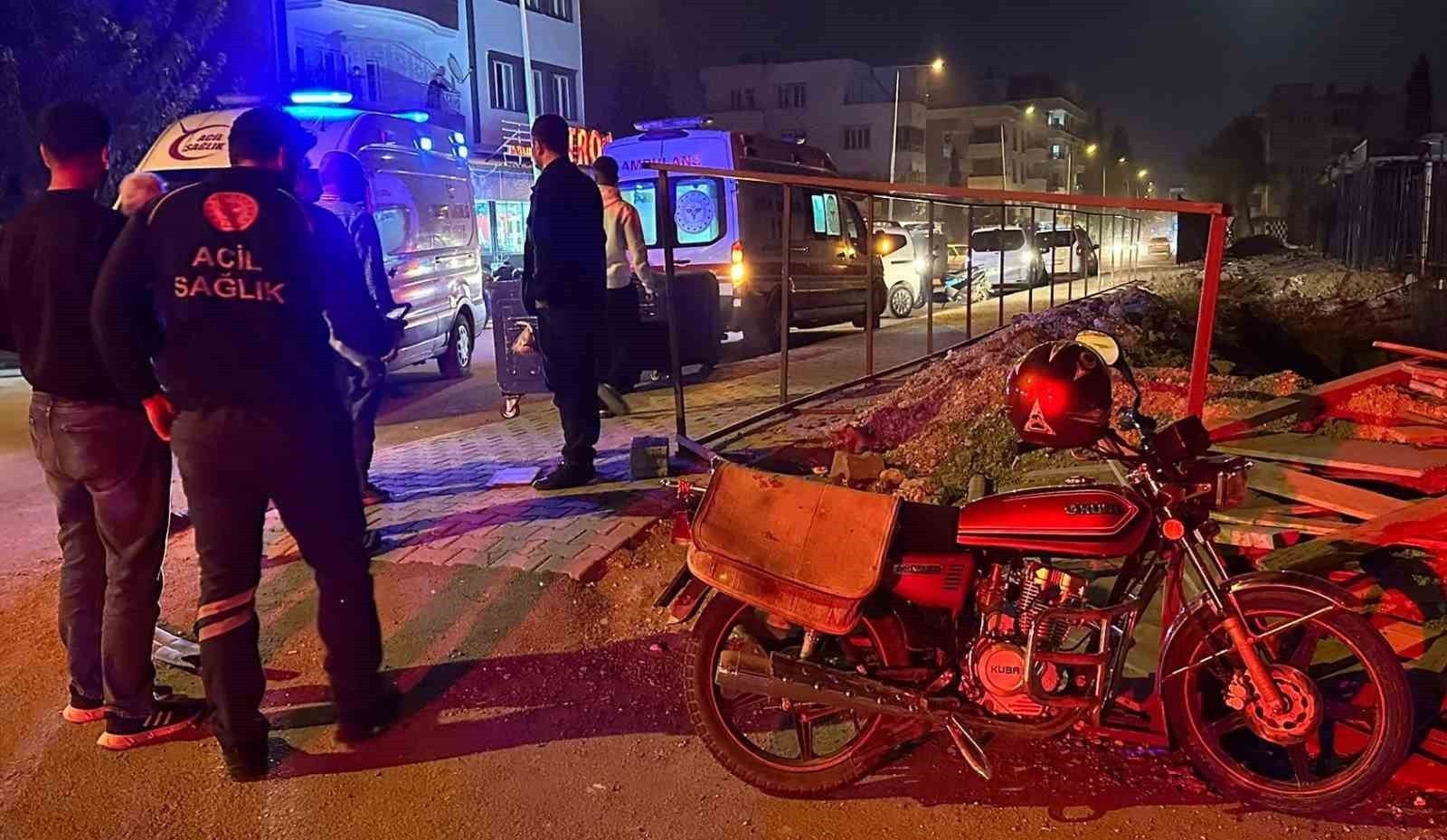 ADIYAMAN’DA, İKİ MOTOSİKLETİN ÇARPIŞMASI SONUCU MEYDANA GELEN KAZADA 2 KİŞİ YARALANDI.