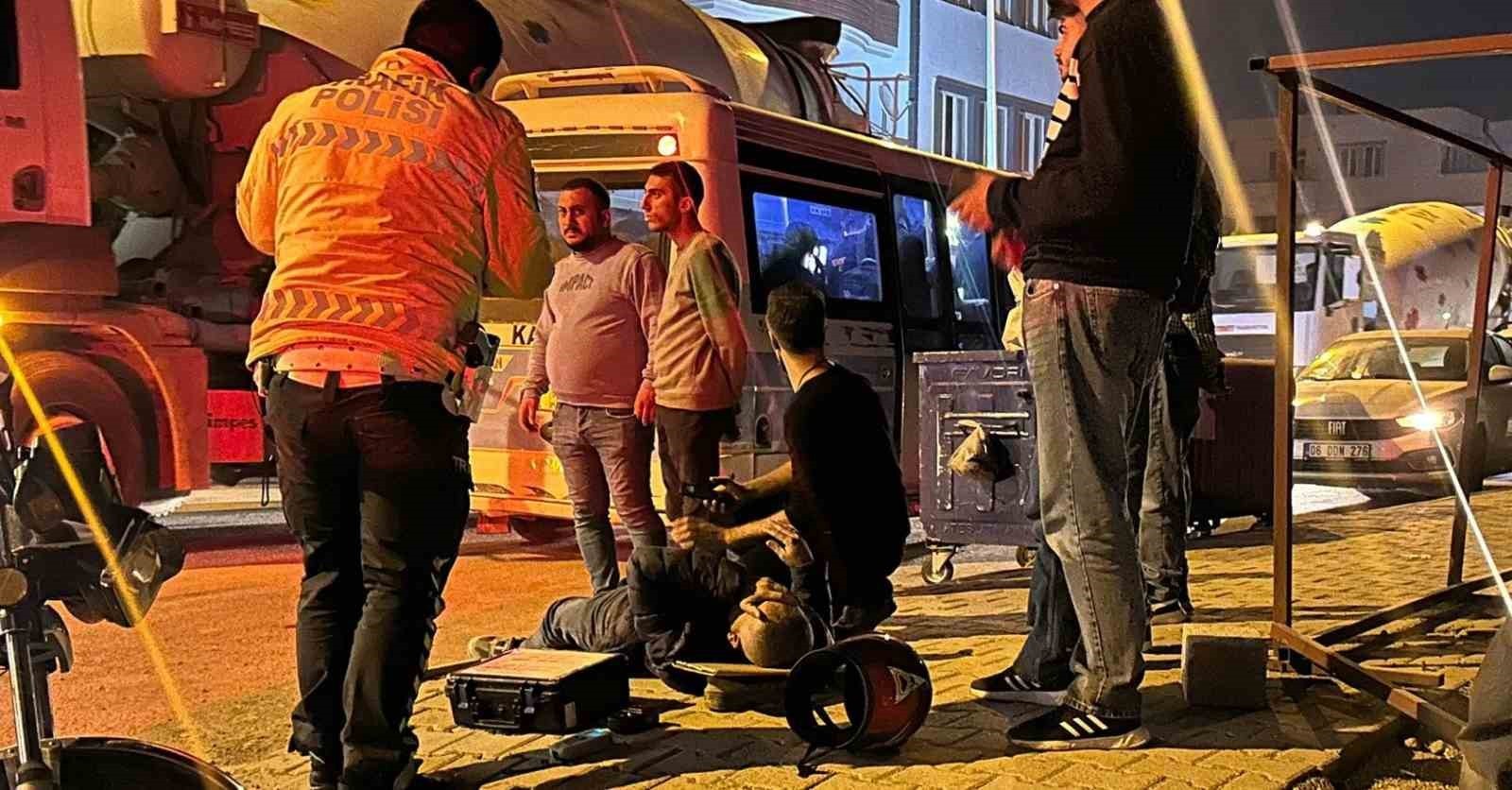 ADIYAMAN’DA, İKİ MOTOSİKLETİN ÇARPIŞMASI SONUCU MEYDANA GELEN KAZADA 2 KİŞİ YARALANDI.