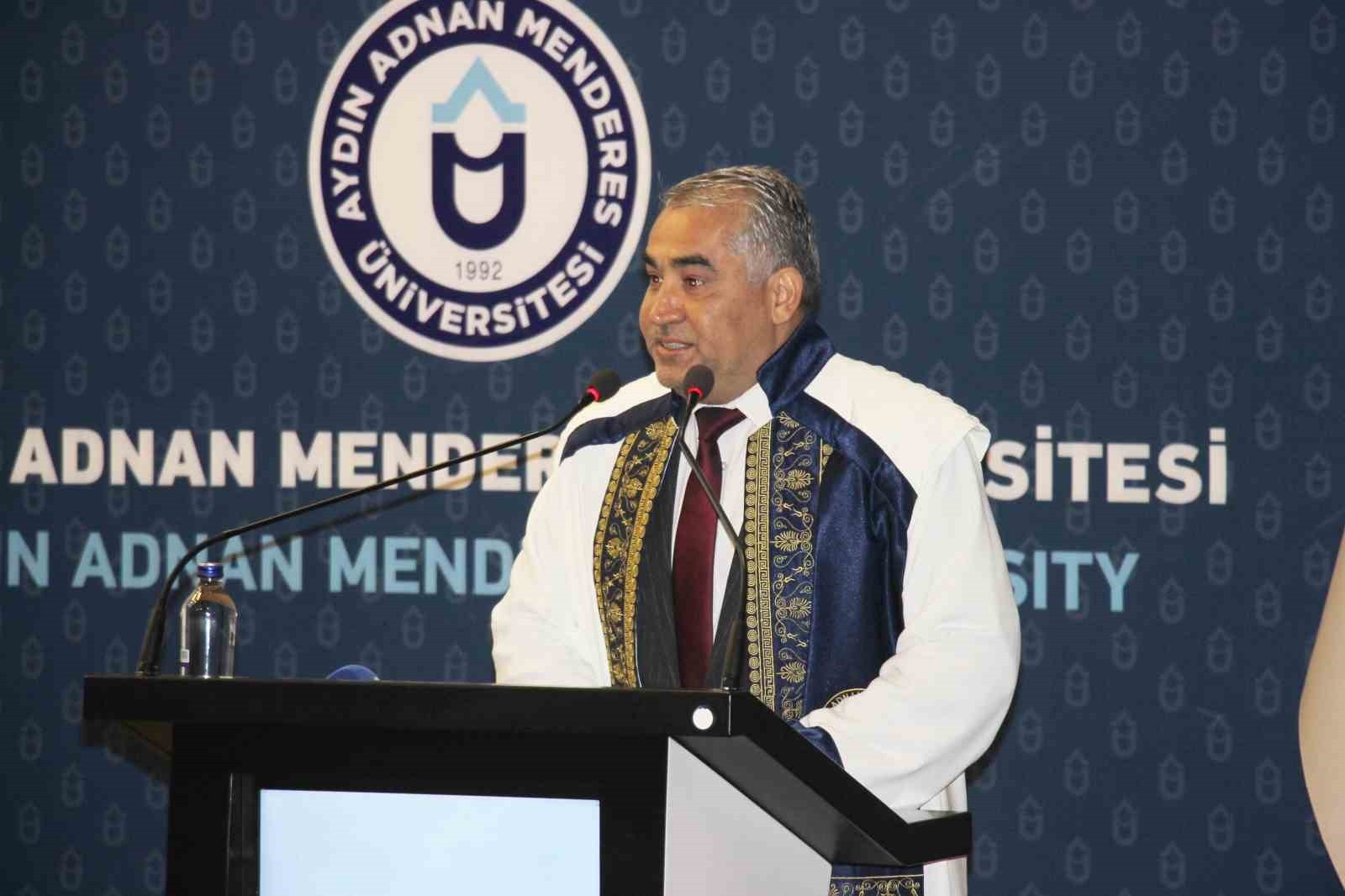 ADNAN MENDERES ÜNİVERSİTESİ (ADÜ) 2025-2026 AKADEMİK YILI AÇILIŞ TÖRENİNDE KONUŞAN ADÜ REKTÖRÜ...