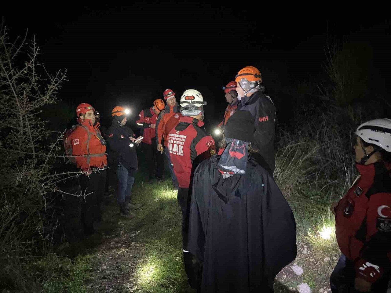 AFET KOORDİNASYON MERKEZİ KOORDİNESİNDE KAPSAMLI BİR ARAMA-KURTARMA ÇALIŞMASI YÜRÜTÜLÜYOR. BÖLGEDE...