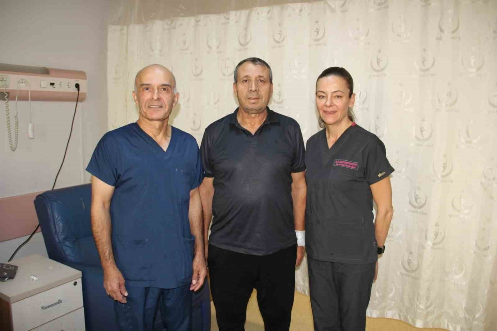 AFYONKARAHİSAR DEVLET HASTANESİNDE ÖNEMLİ BİR TIBBİ BAŞARIYA İMZA ATILIRKEN, 60 YAŞINDAKİ ERKEK...